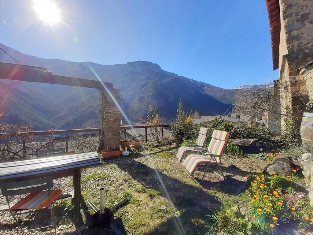 Gîte paisible au cœur des montagnes à Nohèdes Esterno foto