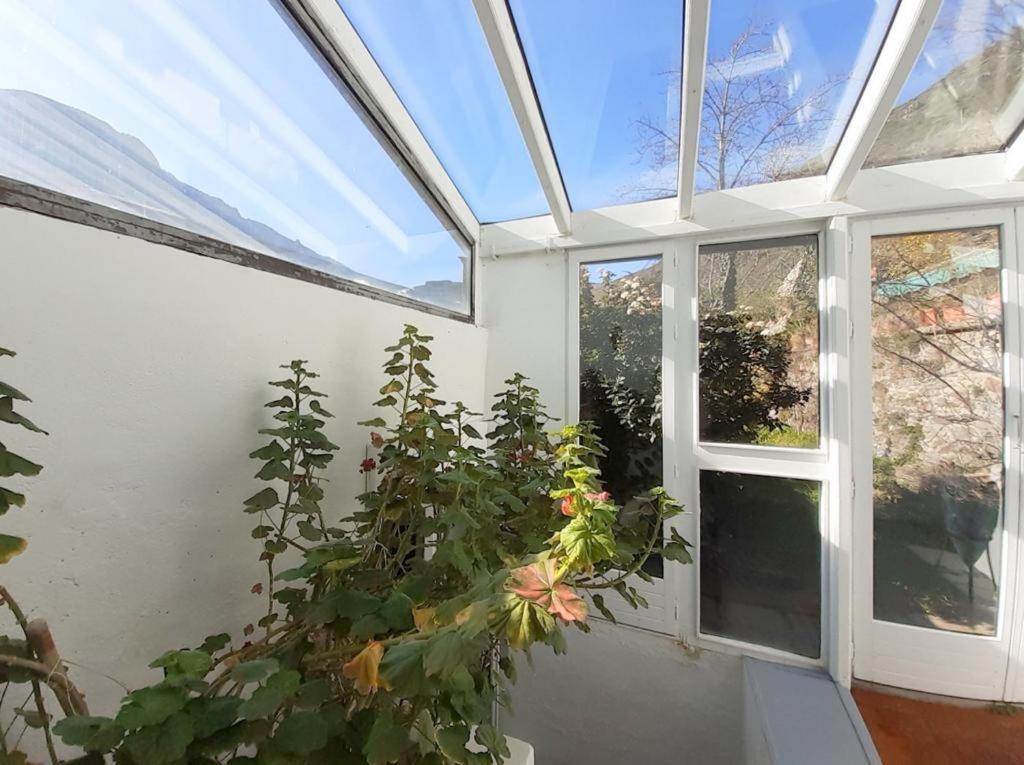 Gîte paisible au cœur des montagnes à Nohèdes Esterno foto